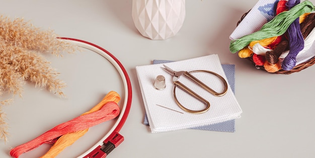 Zestaw narzędzi do haftu